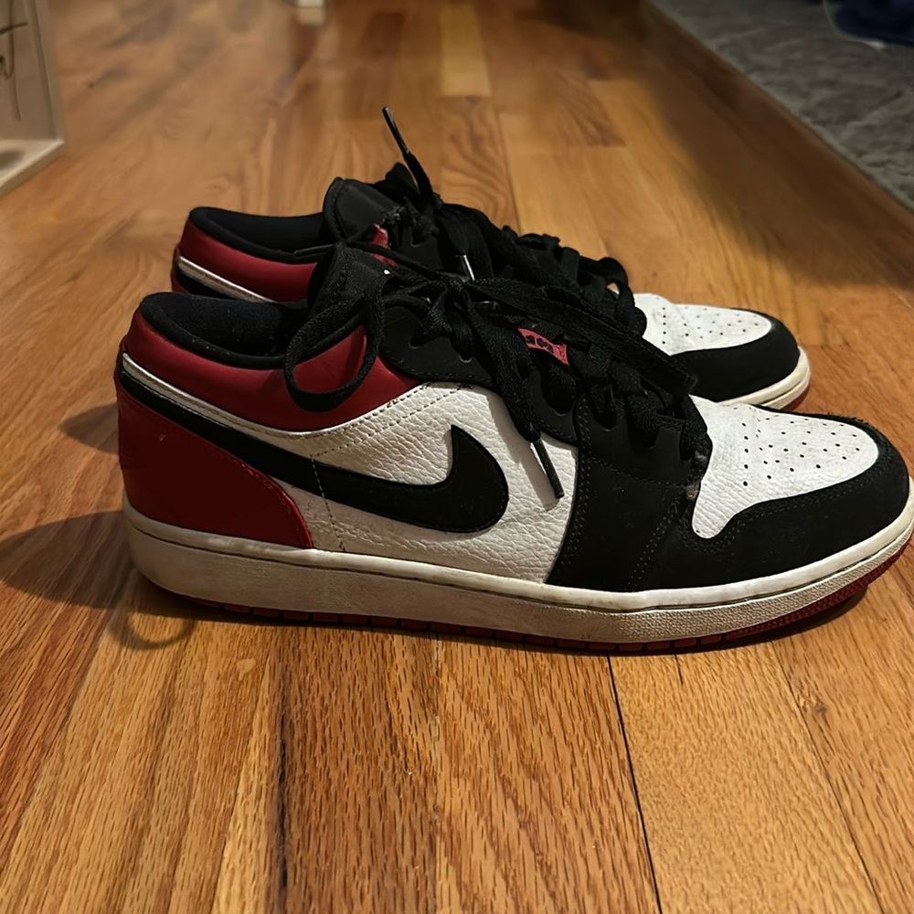 Nike Air Jordan 1 Retro Low White/Black/Gym Red
Sneakers